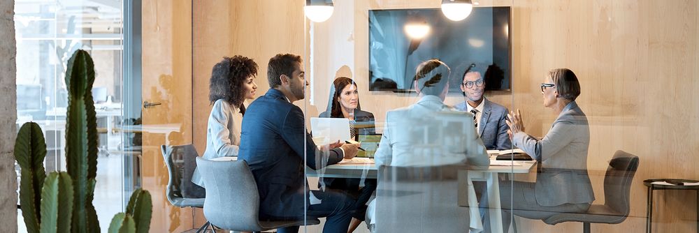 6 people working in a meeting room